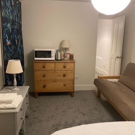 Beautiful 1-Bed Studio In Londra Esterno foto