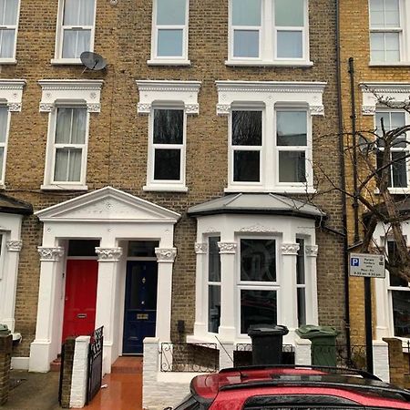 Beautiful 1-Bed Studio In Londra Esterno foto