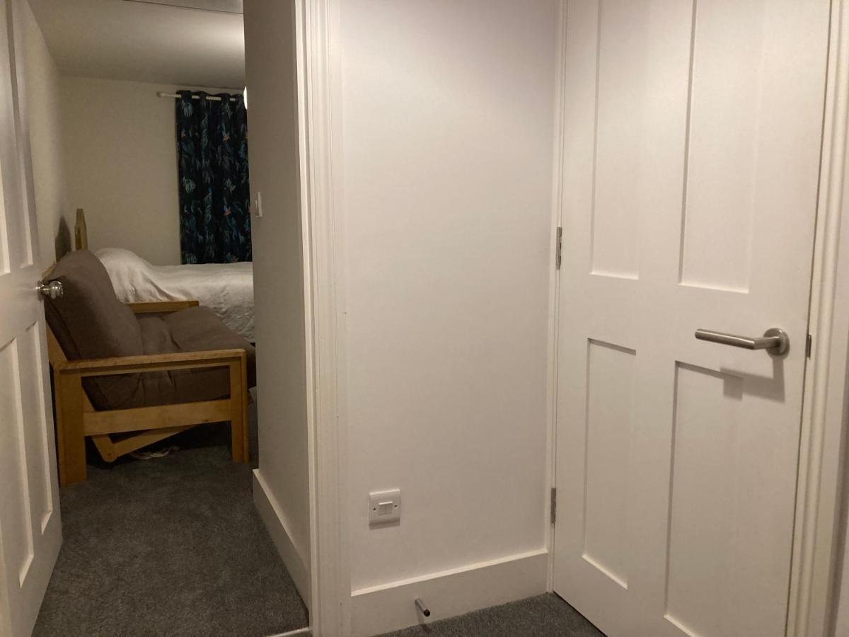 Beautiful 1-Bed Studio In Londra Esterno foto