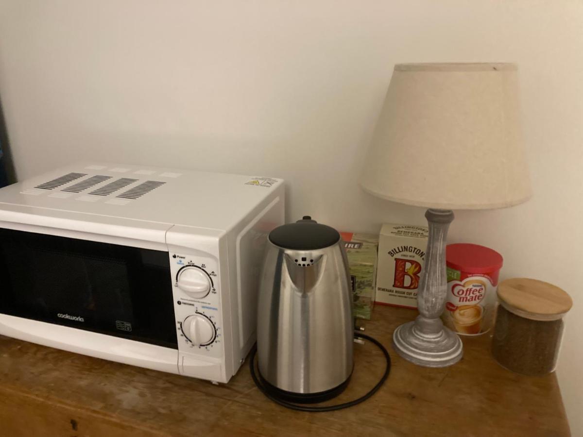 Beautiful 1-Bed Studio In Londra Esterno foto