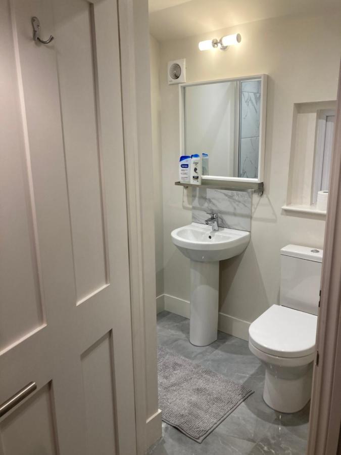 Beautiful 1-Bed Studio In Londra Esterno foto